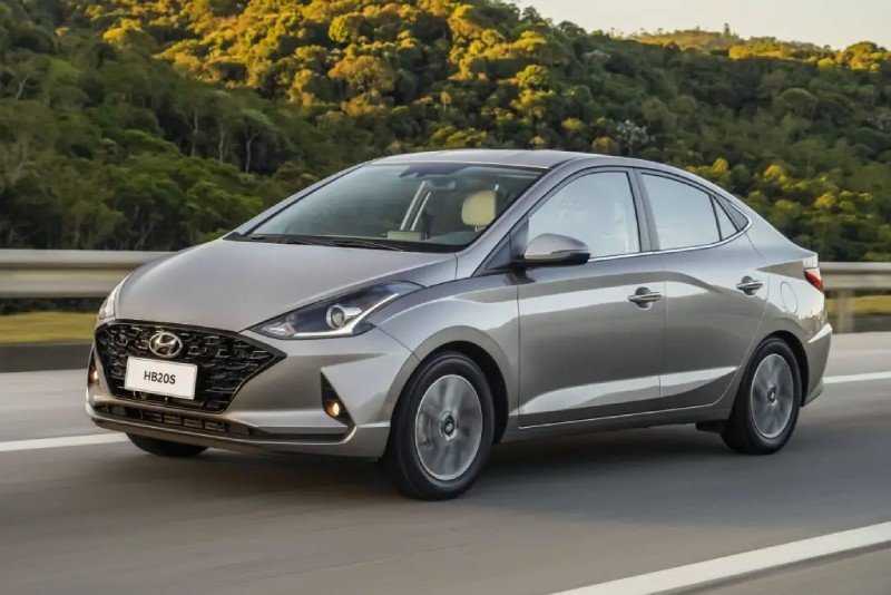 Hyundai HB20 prata usado ideal para primeiro carro