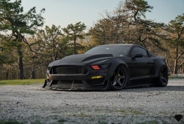 mustang-gt-rebaixado-preto-fosco