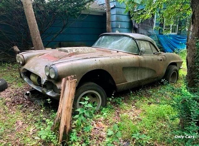 Chevrolet-Corvette-1961-abandonado