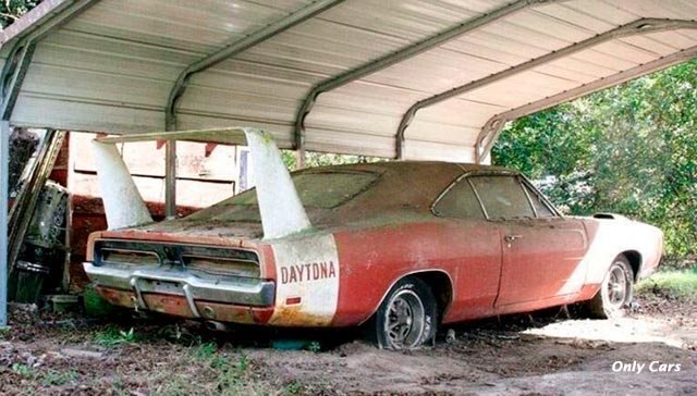 Dodge-Daytona-1969-abandonado