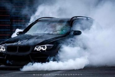 bmw-335i-touring-burnout