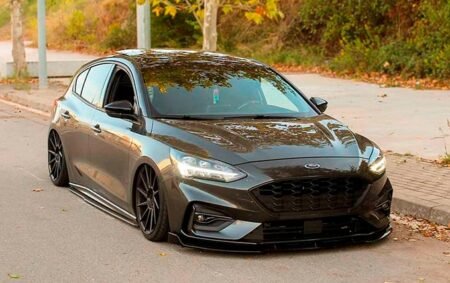 Ford Focus MK4 Rebaixado Preto - Only Cars