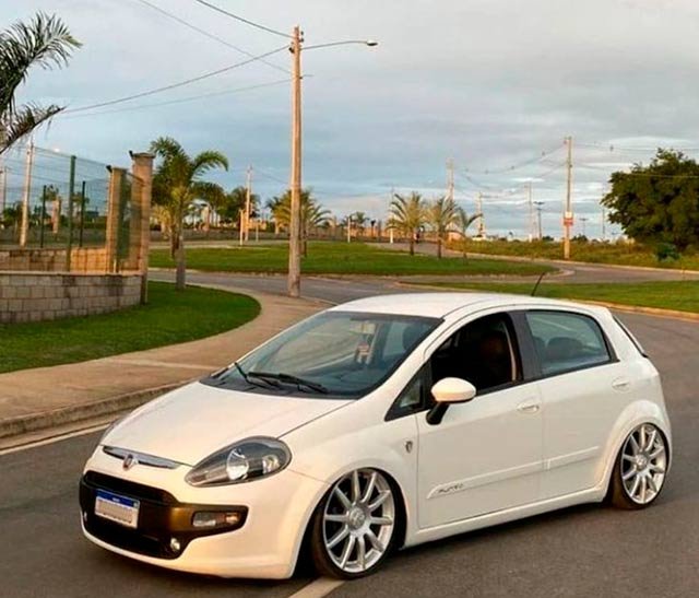 Fiat-Punto-branco-rebaixado