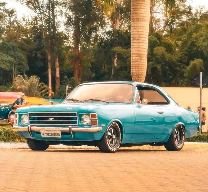 Chevrolet Opala Antigo rebaixado azul