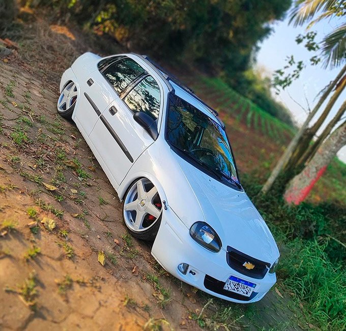 corsa-sedan-rebaixado-branco