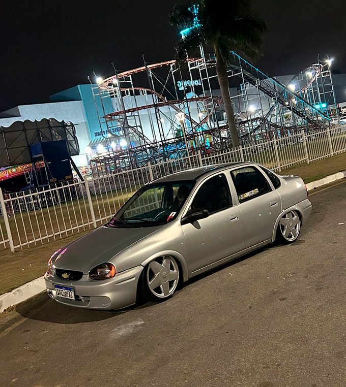 corsa-sedan-rebaixado-prata