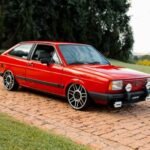 VW Gol GT 1986 vermelho rebaixado com rodas Snowflakes aro 17
