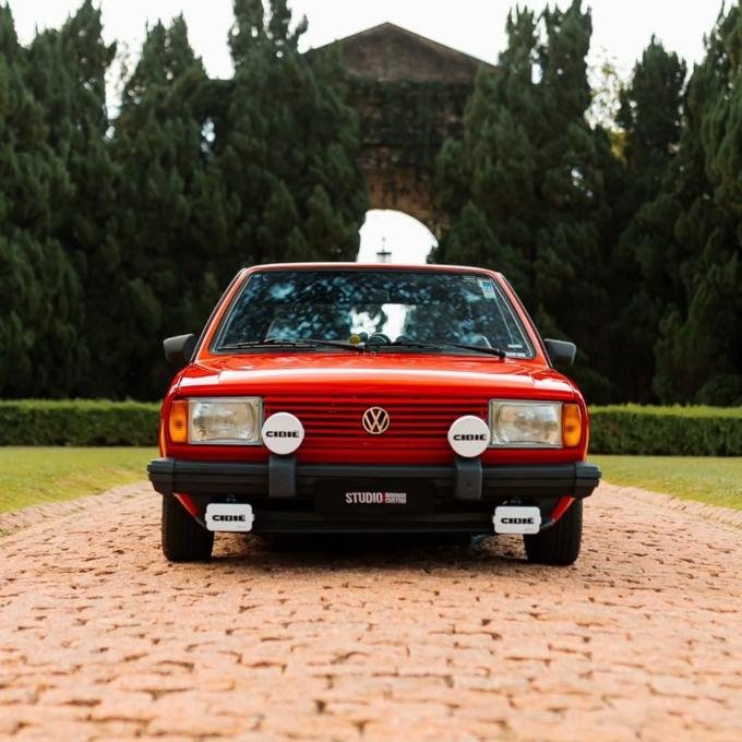 Frente do Gol GT 1986 com faróis auxiliares Cibié