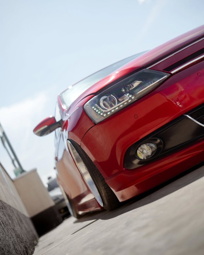 Jetta 2011 visto de lado com ângulo esportivo e altura zerada