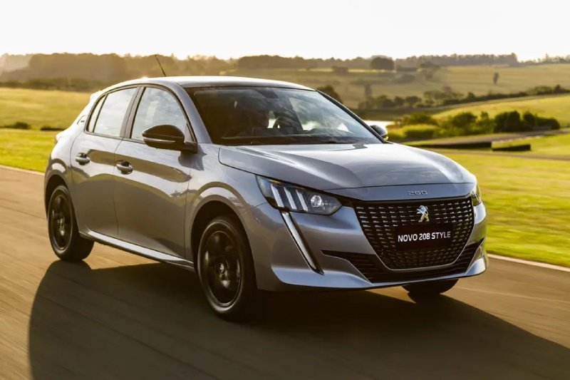 Peugeot 208 Firefly econômico 2025