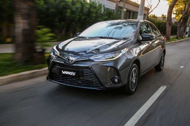 Toyota Yaris Sedan econômico 2025