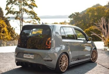 vw-up-rebaixado-nardo-grey-completo-traseira