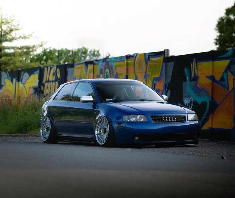 audi-a3-azul-rebaixado-lateral-graffiti