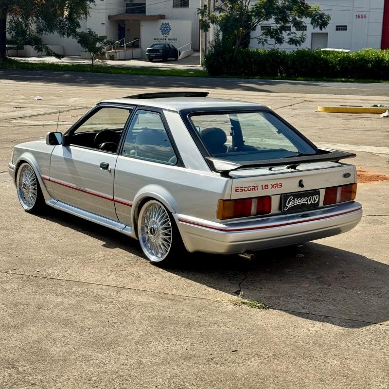 Escort XR3 1990 traseira rebaixada com rodas Balina
