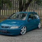 Chevrolet Celta rebaixado com rodas aro 17