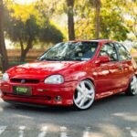 Chevrolet Corsa GSi 1995 vermelho rebaixado com rodas aro 17 e suspensão preparada