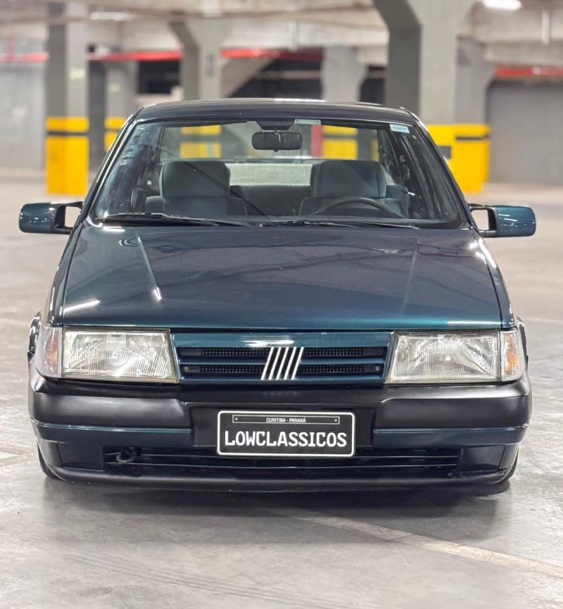 Fiat Tempra 1992 rebaixado visto de frente