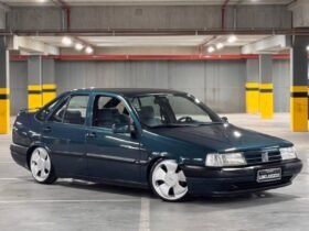 Fiat Tempra 1992 rebaixado com rodas aro 17 e suspensão fixa
