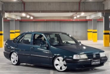 Fiat Tempra 1992 rebaixado com rodas aro 17 e suspensão fixa