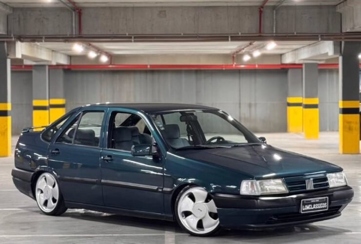Fiat Tempra 1992 rebaixado com rodas aro 17 e suspensão fixa