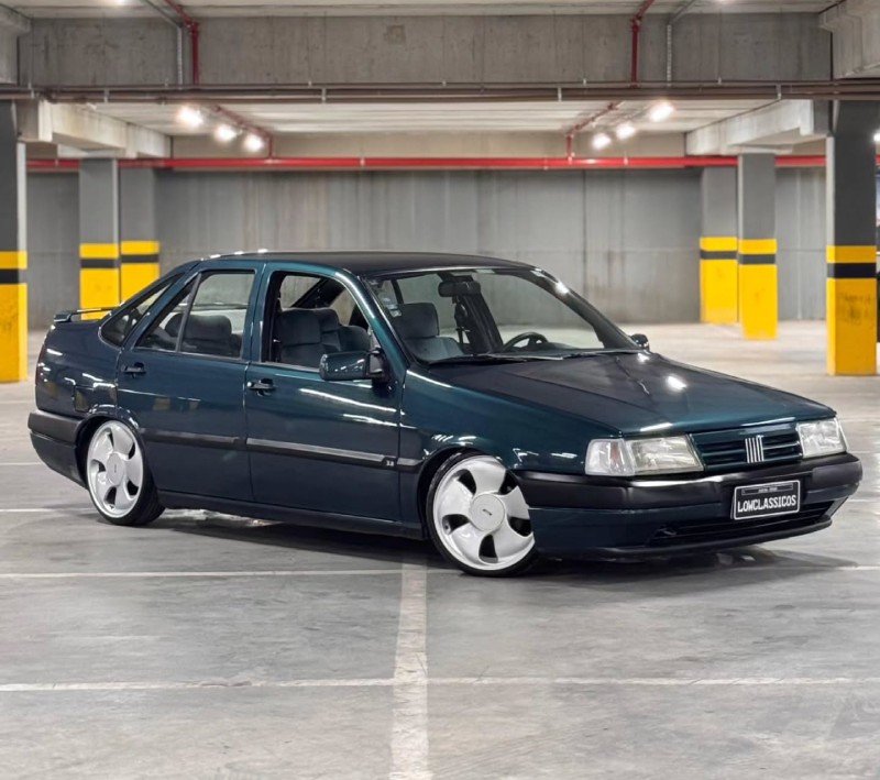 Fiat Tempra 1992 rebaixado com rodas aro 17 e suspensão fixa