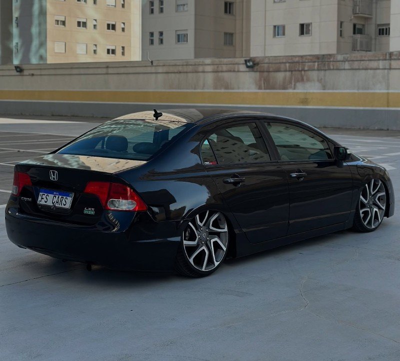 Honda Civic G8 preto rebaixado com rodas aro 20