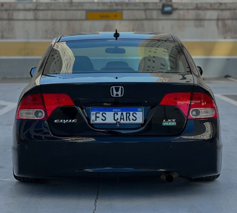 Traseira do Honda Civic G8 rebaixado com placa FS CARS