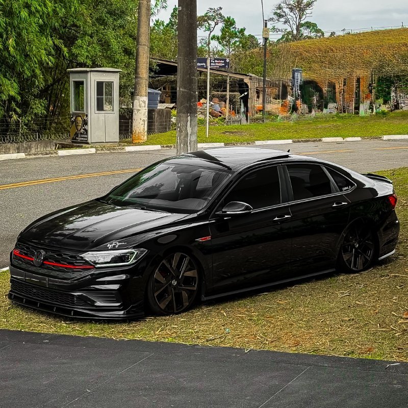 Jetta GLI preto rebaixado estacionado com rodas Zunky aro 20