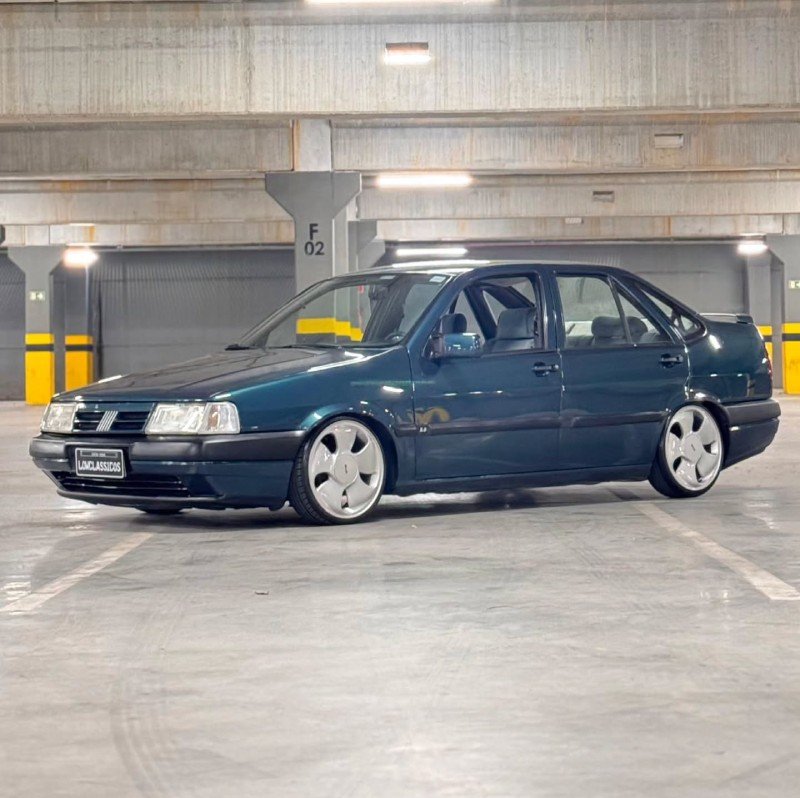 Fiat Tempra rebaixado visto de perfil