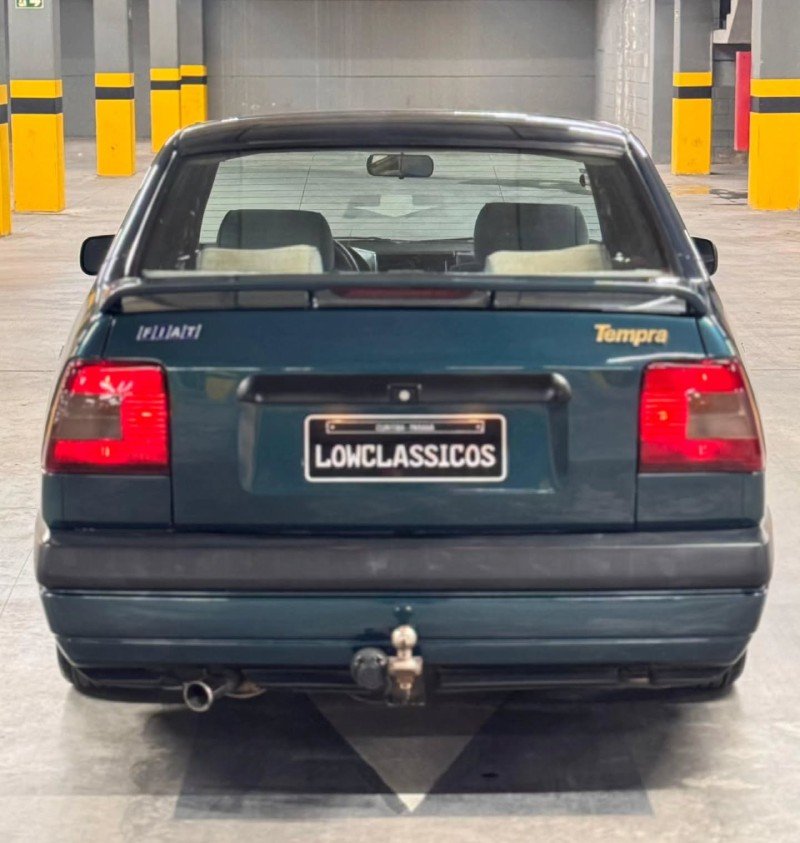 Vista traseira completa do Fiat Tempra 1992