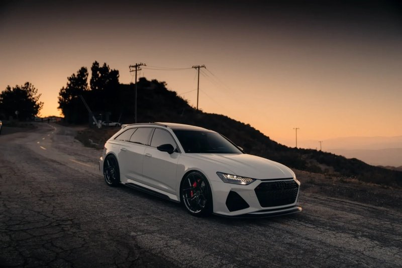 Audi RS6 Avant branca rebaixada com rodas Blaque Diamond aro 22com rodas 22 Blaque Diamond