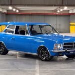 Chevrolet Caravan 1978 azul rebaixada com motor 4100 seis cilindros — projeto @lowclassicos