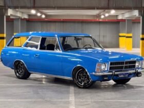 Chevrolet Caravan 1978 azul rebaixada com motor 4100 seis cilindros — projeto @lowclassicos
