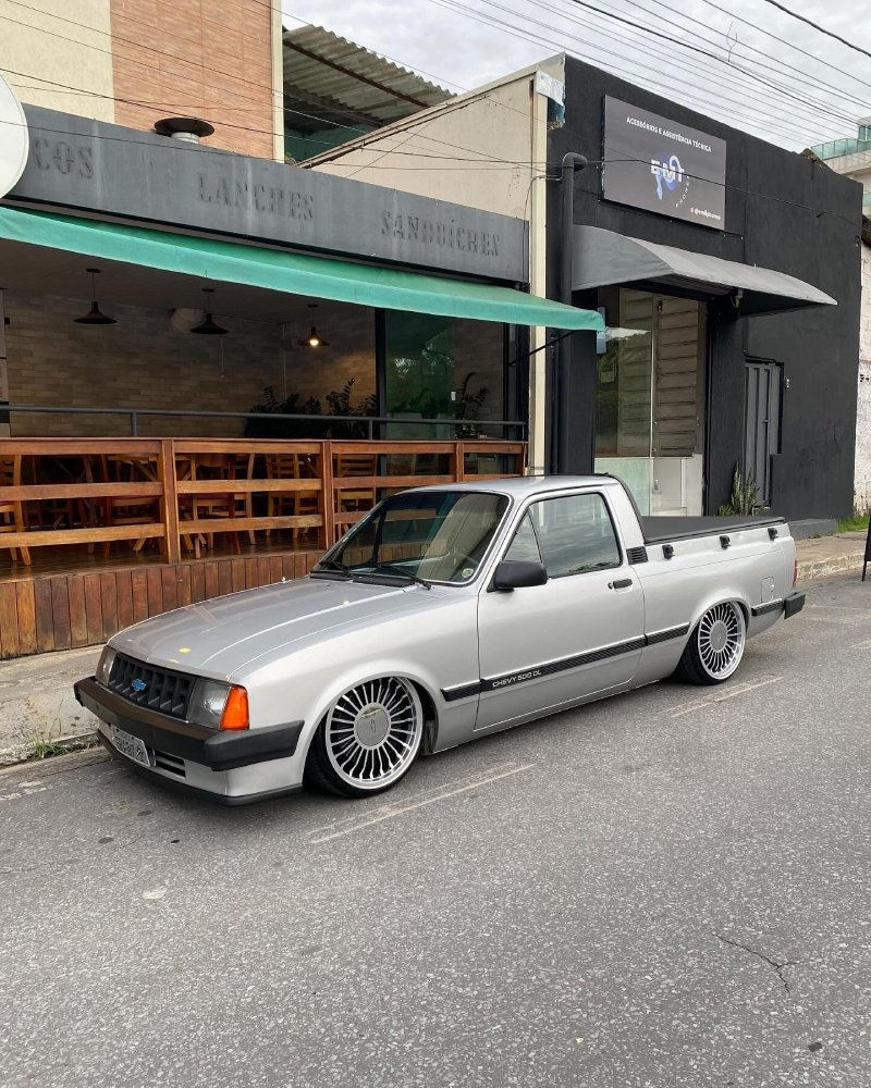 Chevy 500 prata rebaixada com rodas ralinho — proprietário: @rafagordim