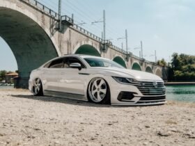VW Arteon R-Line branco rebaixado com suspensão a ar