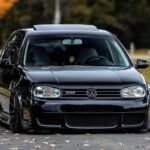 VW Golf R32 Mk4 preto rebaixado — frente centralizada