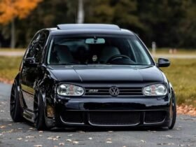 VW Golf R32 Mk4 preto rebaixado — frente centralizada