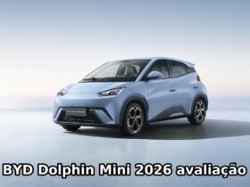 BYD Dolphin Mini 2026 azul visto de três quartos — avaliação do modelo no Brasil