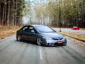 Honda New Civic G8 rebaixado com rodas Volcano New Strong aro 20 cinza