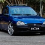Chevrolet Pick-up Corsa azul rebaixada com rodas aro 17 — proprietário @biazzimgarage