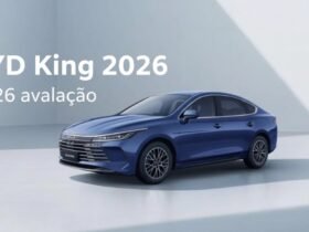 BYD King GS 2026 azul visto de três quartos em estúdio — capa da avaliação