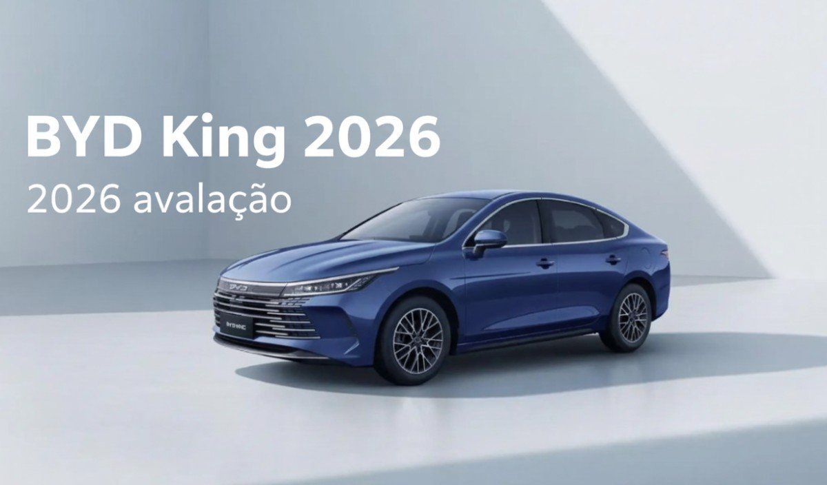 BYD King GS 2026 azul visto de três quartos em estúdio — capa da avaliação