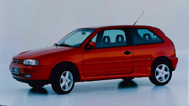 Volkswagen Gol GTI 16V vermelho visto de lado, versão esportiva brasileira dos anos 90 que pouca gente lembra