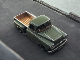 Chevrolet Apache 3100 1958 rebaixada com suspensão a ar verde
