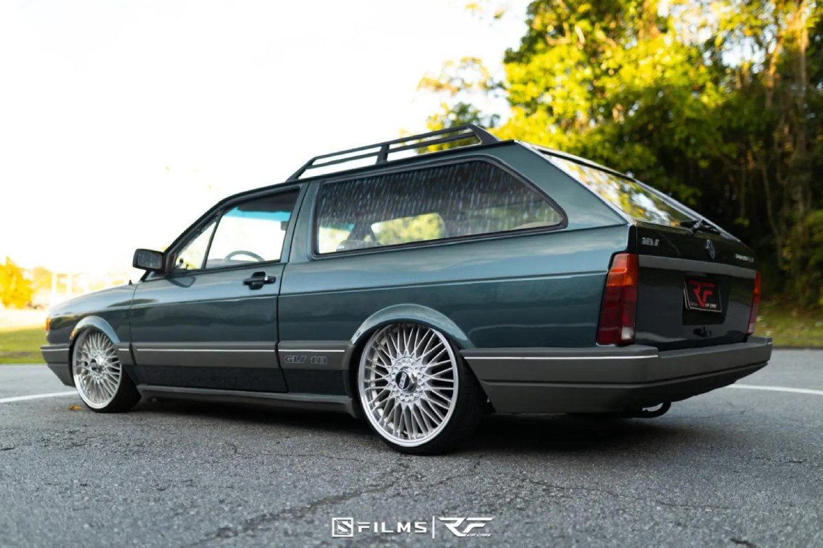 VW Parati GLS 1993 Verde Pinus rebaixada na rosca slim com rodas aro 18