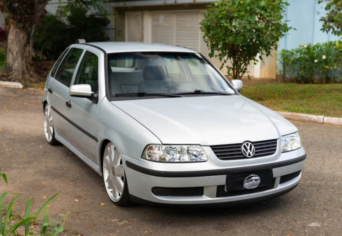 Gol G3 2001 prata rebaixado com rodas Evidence aro 18