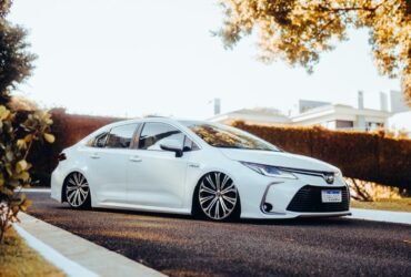 Toyota Corolla rebaixado com rodas Volcano Atlanta aro 20