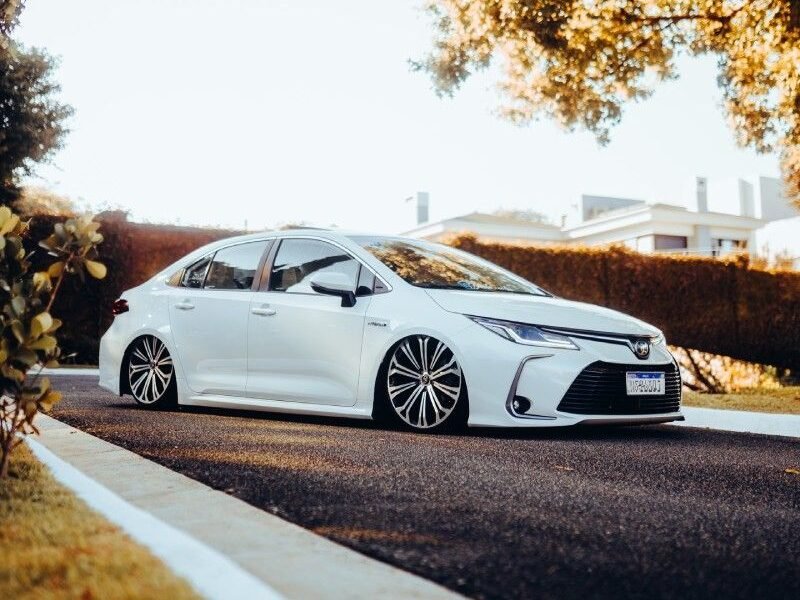 Toyota Corolla rebaixado com rodas Volcano Atlanta aro 20