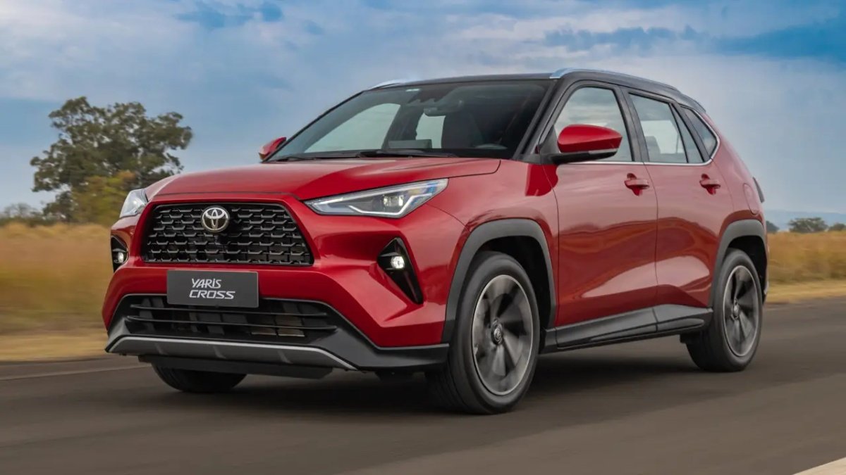 Toyota Yaris Cross XRX Hybrid 2026 em destaque (SUV híbrido flex)