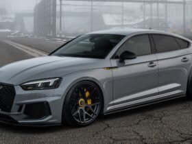 Audi RS5 Sportback rebaixado cinza com rodas SwissRichStreets
